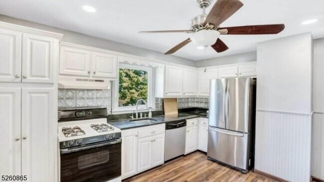 297 E Scott Ave-Unit -2 in Rahway, NJ - Building Photo - Building Photo