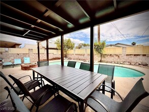 4881 E Imperial Ave in Las Vegas, NV - Building Photo - Building Photo