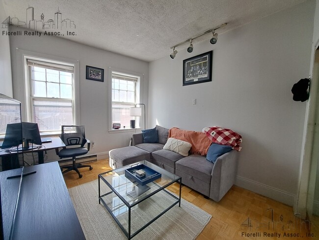 100 Prince St, Unit 4 in Boston, MA - Foto de edificio - Building Photo