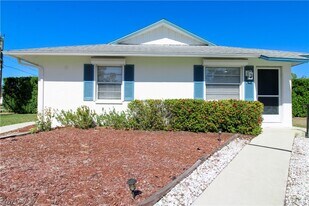 516 Gordonia Rd in Naples, FL - Building Photo