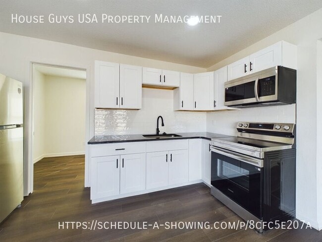 8600 Countryshire Ln in Kansas City, MO - Building Photo - Building Photo