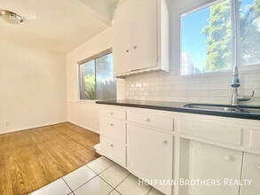 1162 N Orange Grove Ave in West Hollywood, CA - Building Photo - Building Photo