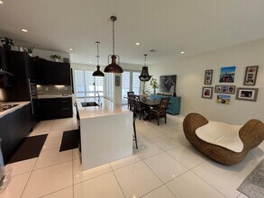6461 NW 103rd Psge in Doral, FL - Building Photo - Building Photo
