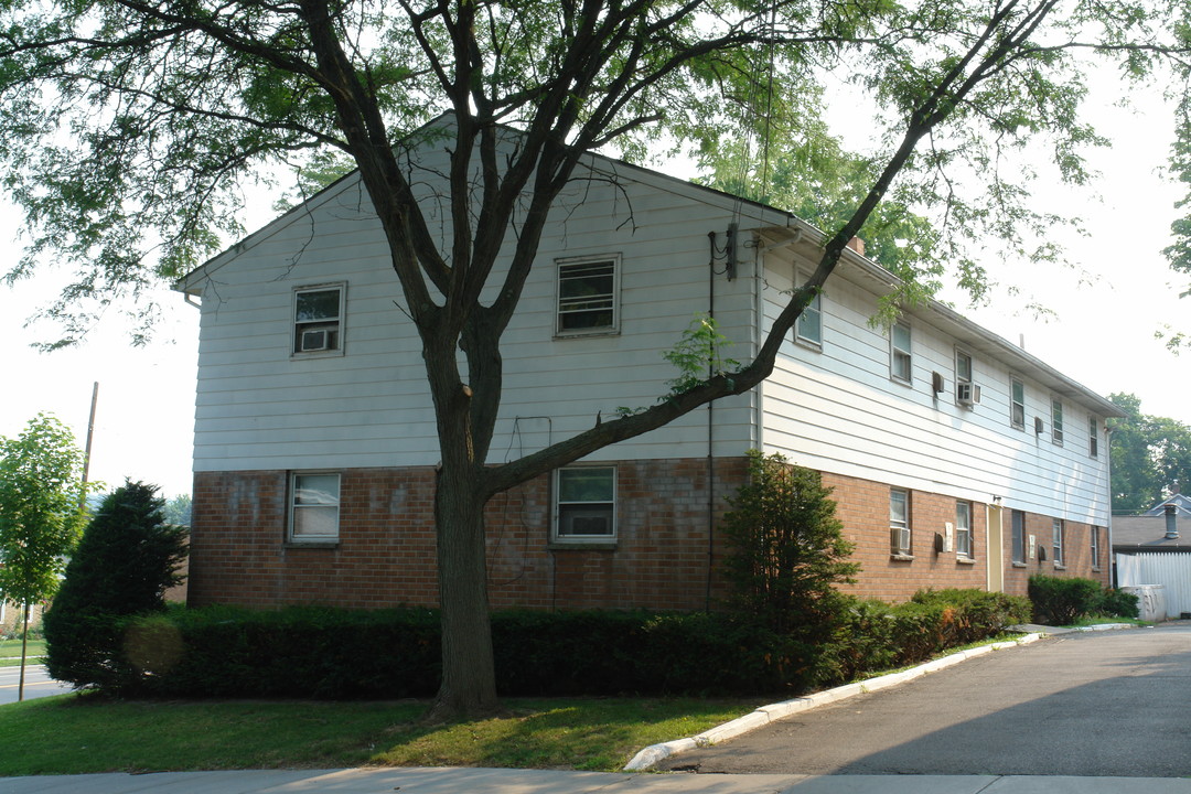 Hillside Court Apartments in Endicott, NY - Foto de edificio