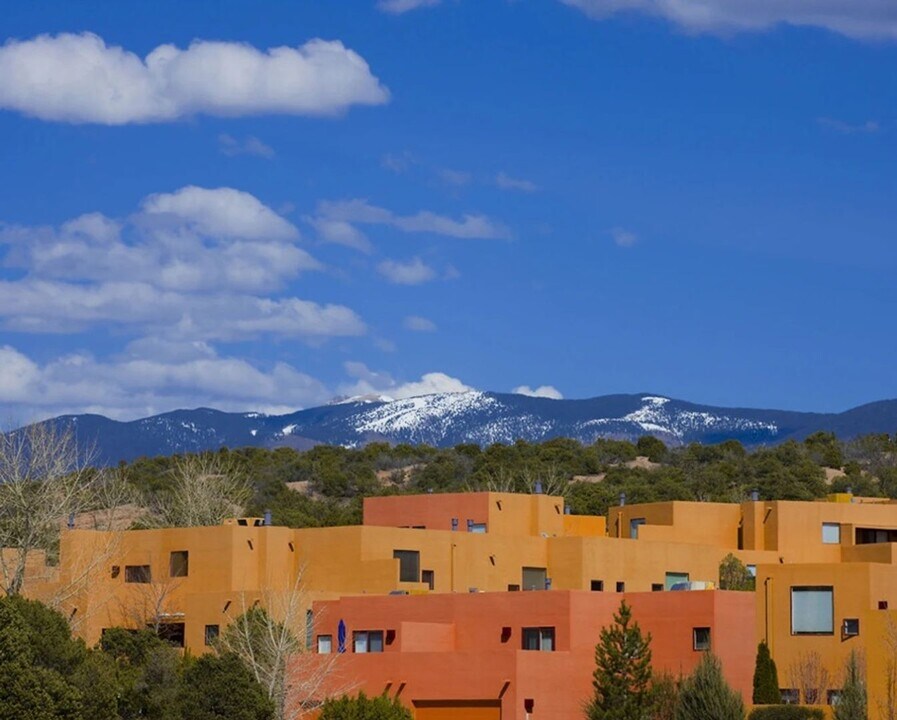 604 Avenida Villa Hermosa in Santa Fe, NM - Building Photo