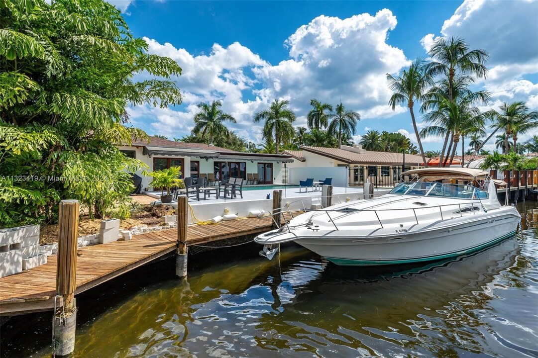 325 Isle of Capri Dr in Fort Lauderdale, FL - Foto de edificio