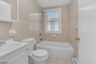 66 N 15th St in East Orange, NJ - Building Photo - Building Photo