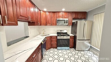 133 Berkshire Ct in Piscataway, NJ - Building Photo - Building Photo