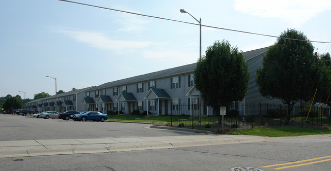 Tally Villas in Fayetteville, NC - Foto de edificio - Building Photo