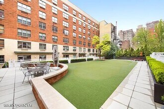 516 W 47th St in New York, NY - Building Photo - Building Photo