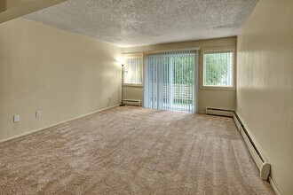 Arctic Sun in Anchorage, AK - Foto de edificio - Building Photo