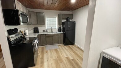 1126 Seydler St in Gonzales, TX - Building Photo - Building Photo