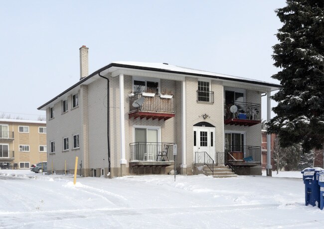 650 Silverbirch Rd in Waterloo, ON - Building Photo - Primary Photo