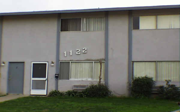 1122 Cero Ct in Redlands, CA - Foto de edificio