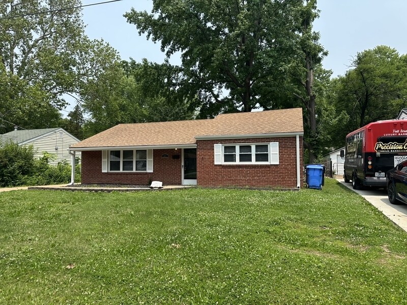 965 Harrison St in Florissant, MO - Building Photo