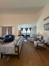 221 W Park Dr in Miami, FL - Building Photo - Building Photo