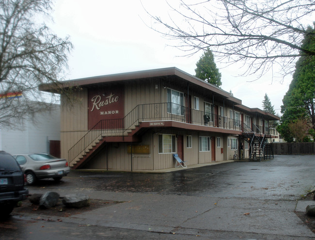 385 Rustic Pl in Eugene, OR - Building Photo - Building Photo