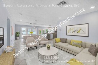 857 180th Ave E in Redington Shores, FL - Building Photo - Building Photo