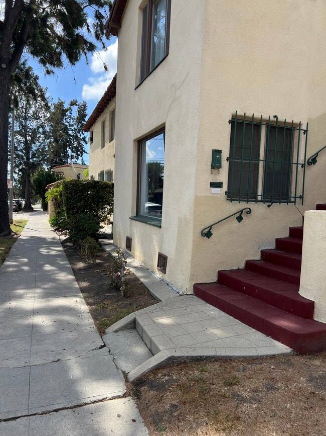 8400 Blackburn Ave, Unit 8400 Blackburn