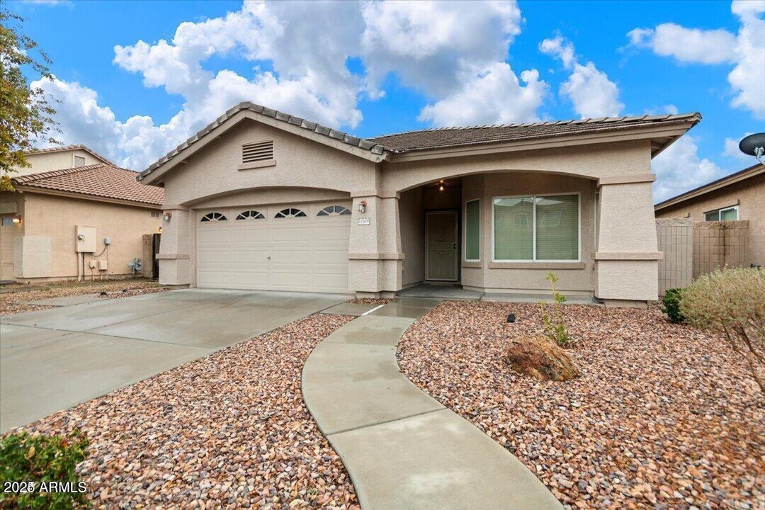 11609 W Jefferson St in Avondale, AZ - Building Photo