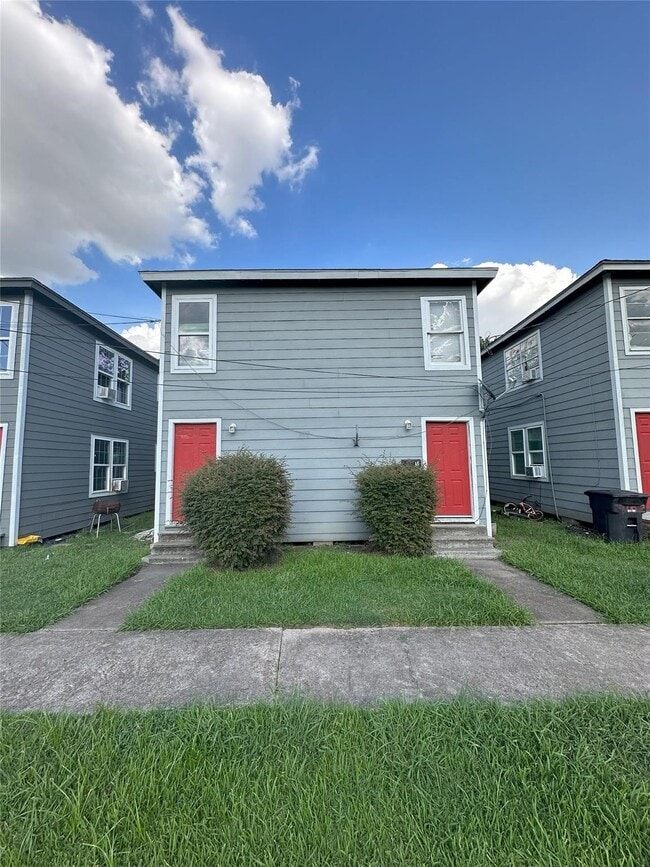 property at 3102 Brackenridge St
