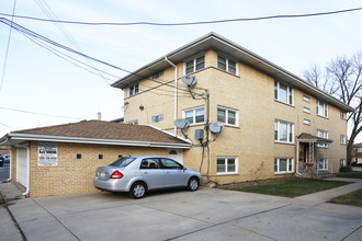 2246 S 17th Ave in North Riverside, IL - Building Photo - Building Photo