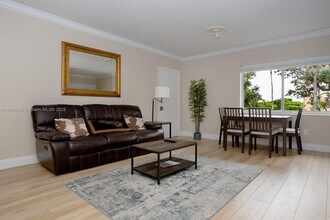 1 Edgewater Dr in Coral Gables, FL - Building Photo - Building Photo