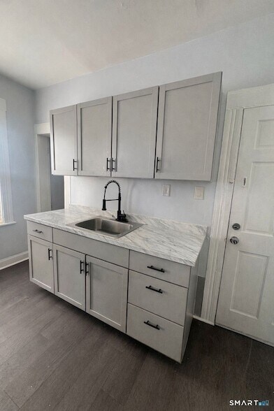 219 Orchard St, Unit 221 in Bridgeport, CT - Foto de edificio - Building Photo