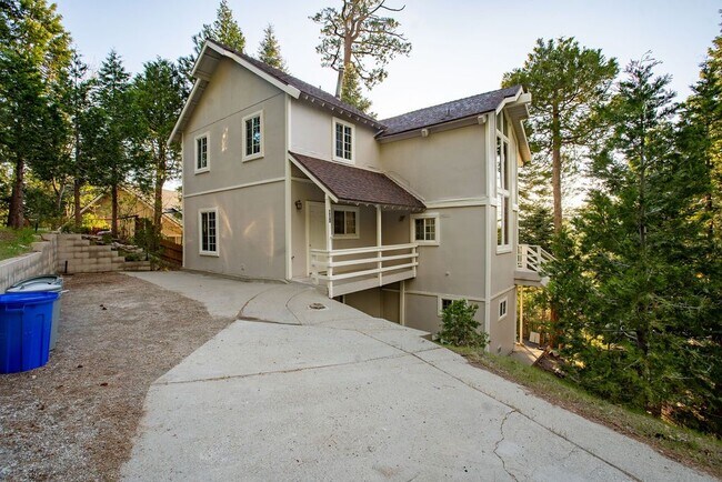 property at 521 Pioneer Rd