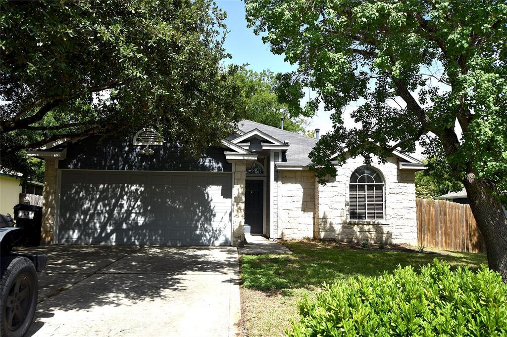 240 Briarstone Dr in Buda, TX - Building Photo