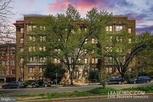 2707 Adams Mill Rd NW in Washington, DC - Building Photo