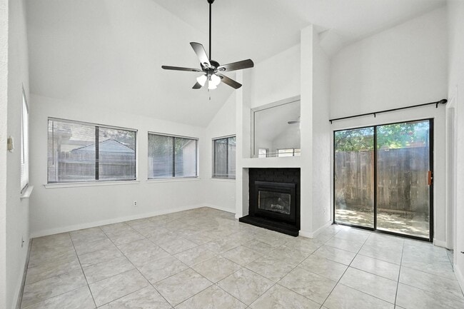4901 Tree Top Ln in Garland, TX - Building Photo - Building Photo