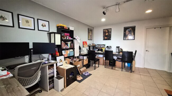 property at 2118 Oakdale St