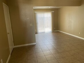 402 S 2nd Ave in Oakdale, CA - Building Photo - Building Photo