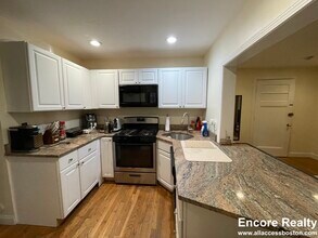 66 Egmont St in Brookline, MA - Building Photo - Building Photo