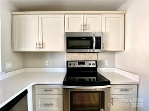 9213 Kings Canyon Dr in Charlotte, NC - Foto de edificio - Building Photo