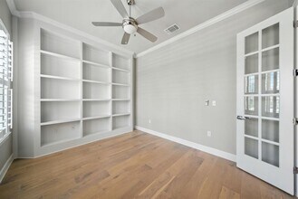 5820 Harper Park Dr in Austin, TX - Building Photo - Building Photo