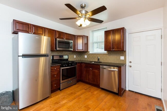 2215 S Hicks St in Philadelphia, PA - Building Photo - Building Photo
