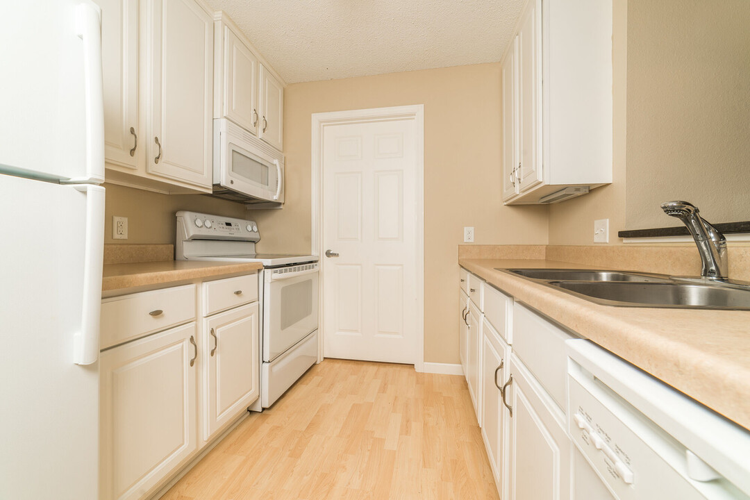 Heritage Park Apartments in Chanhassen, MN - Building Photo