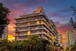 201 SW 17th Rd in Miami, FL - Building Photo