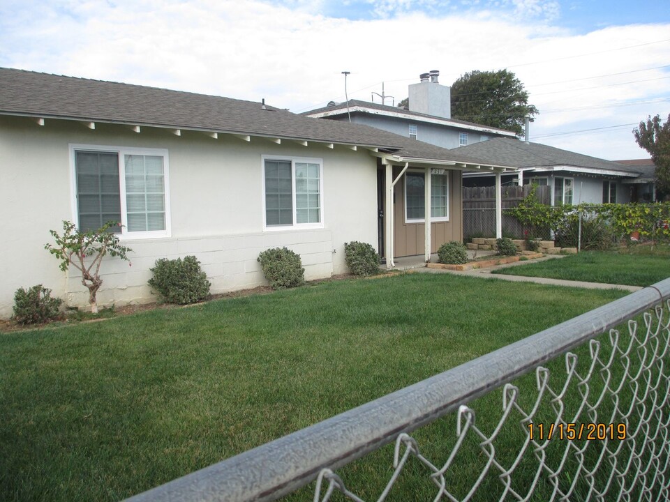 231 N A St in Lompoc, CA - Building Photo