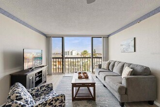 255 Dolphin Point in Clearwater, FL - Building Photo - Building Photo