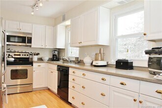 45 Highland Rd in Stamford, CT - Building Photo - Building Photo