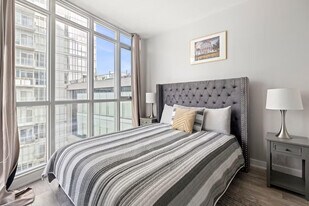 83 Fort York Blvd in Toronto, ON - Building Photo