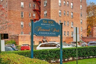 770 Bronx River Rd in Yonkers, NY - Building Photo