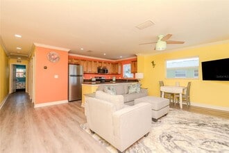 5605 Shore Blvd S in Gulfport, FL - Foto de edificio - Building Photo