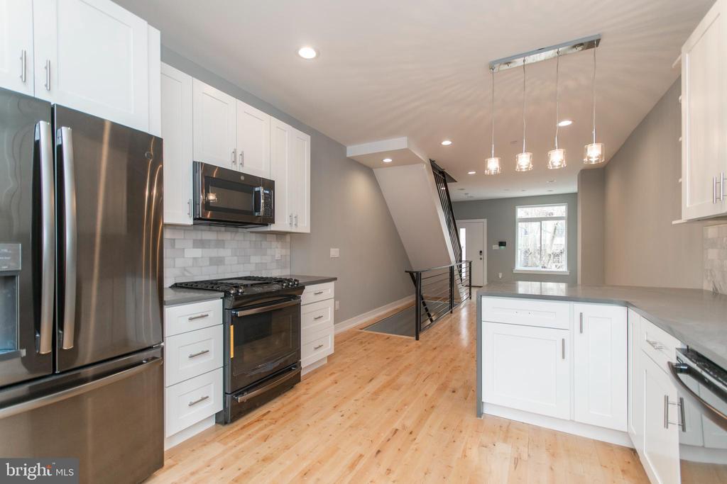 2518 Ingersoll St in Philadelphia, PA - Building Photo