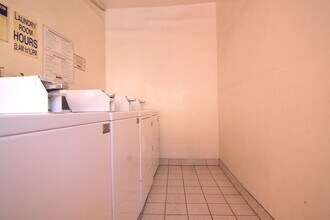 6520 Shirley Ave in Los Angeles, CA - Building Photo - Building Photo