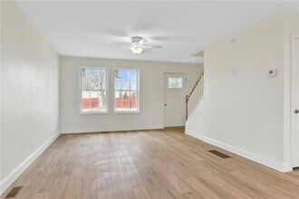 24 Blackburn St in Warwick, RI - Building Photo - Building Photo