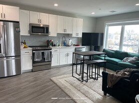 206 Old Colony Ave, Unit 303 in Boston, MA - Building Photo